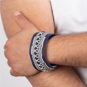 *NEW*  Paparazzi Men's Blue and Gray Woven Bracelet

“Horsing Around”